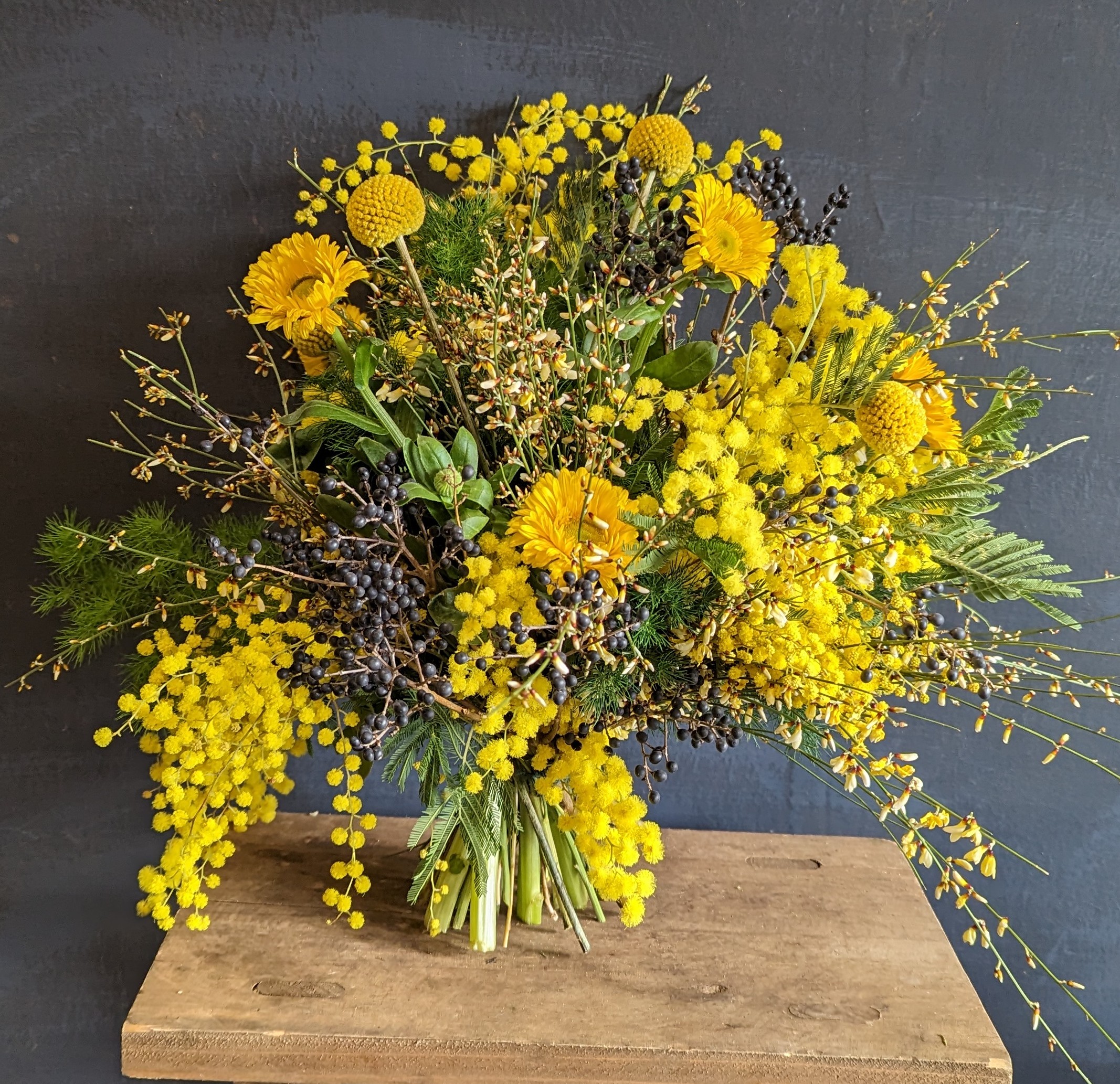 Dansk spring yellows bouquet