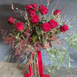 Dozen best red valentines roses