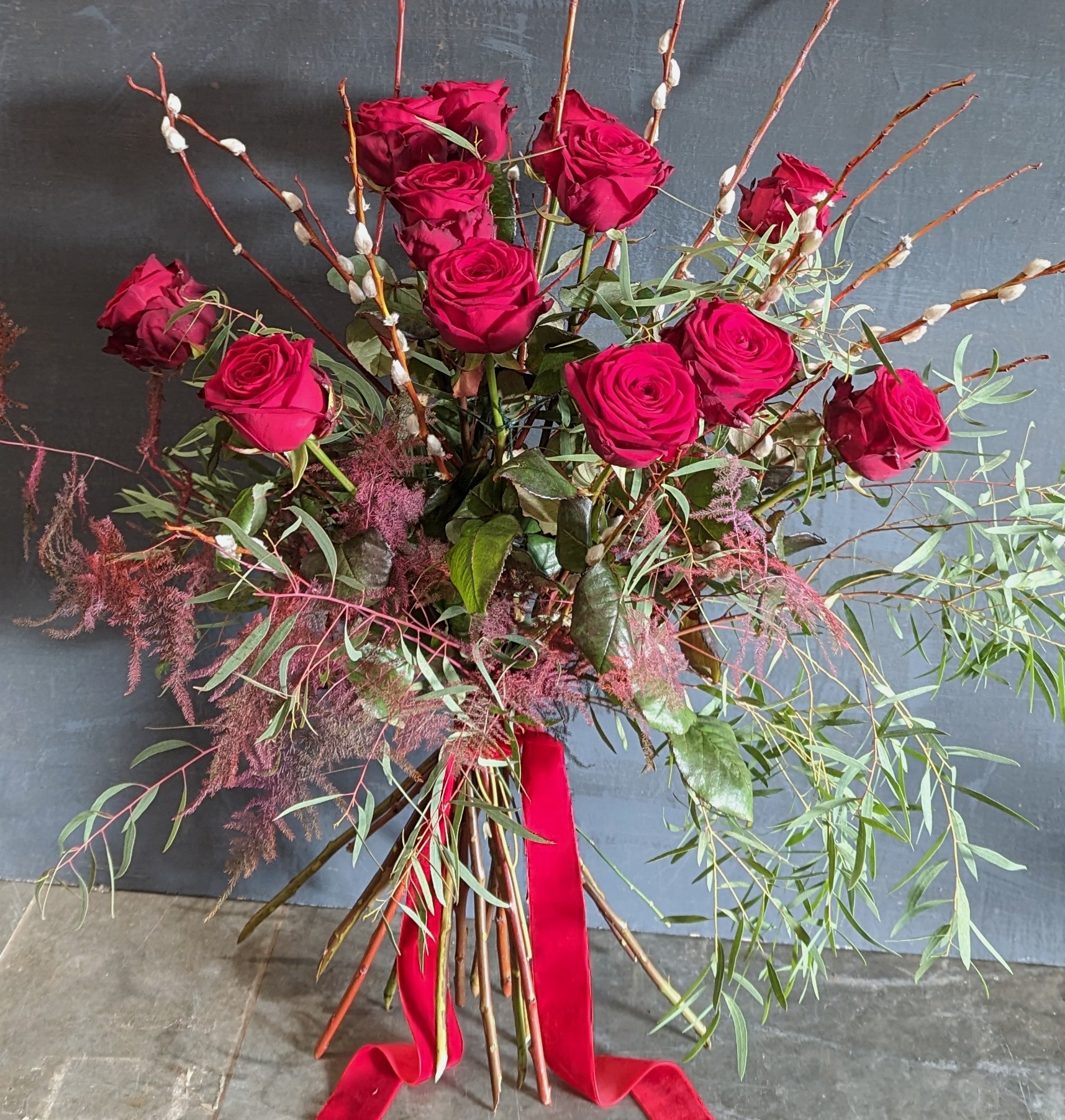 Dozen best red valentines roses